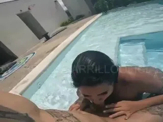 EXTRAÑO FUCKS IN POOL