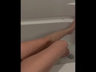 Hippie Teen Shaves & Reveals Hot Legs