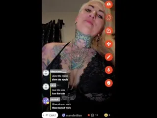 Tatted Camgirl Twerking, Cleavage-Tease & Seduction