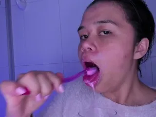 Deep Tooth Brushing & Spitting - Lila Jordan