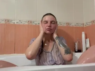 Gunjelika's Steamy Bath Play - OnlyFans