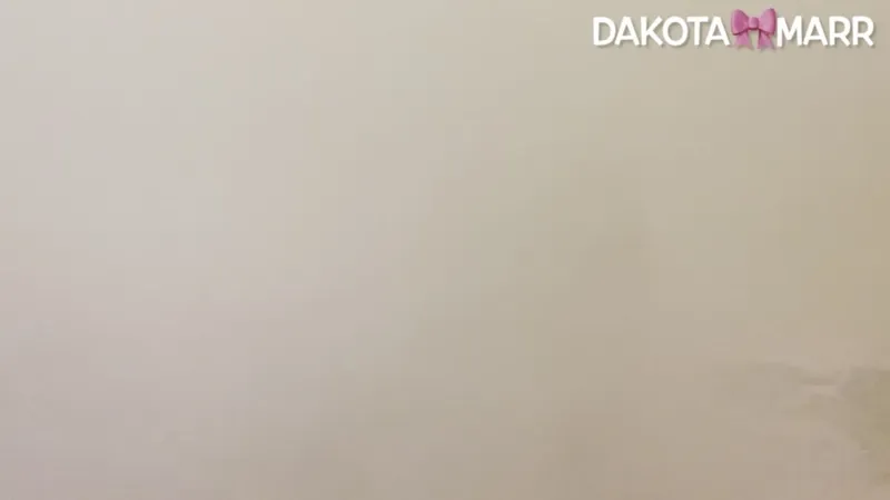 Dakota Marr's Vaping, Naked & Shaking Fetish