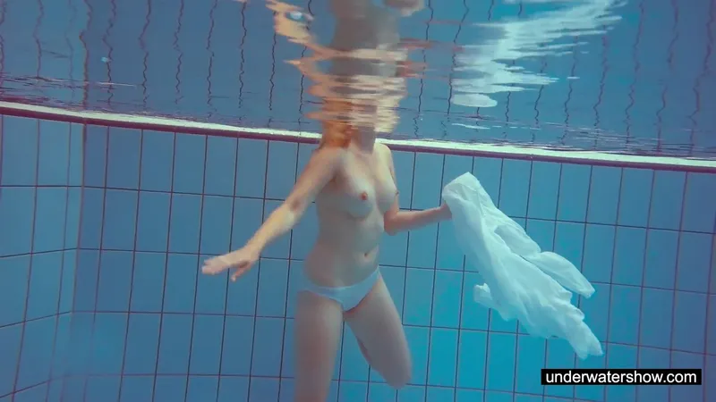 Melissa Underwater Orgasm Delight