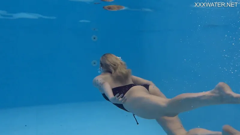 Mimi Cica Hot Wet Scene Underwater Nude