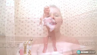 KyleighAnn: Insatiable Bubble Play