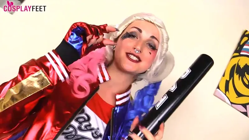 Harley Quinn: Sensual Foot Fetish in Pantyhose Cosplay