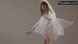 Blonde Gymnast's Astonishing Moves