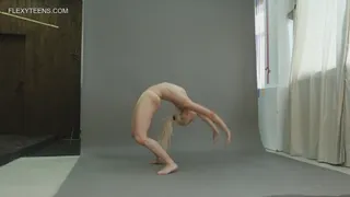 Dora Tornaszkova: Flexible Gymnast Porn - Sizzling Hot Stripped