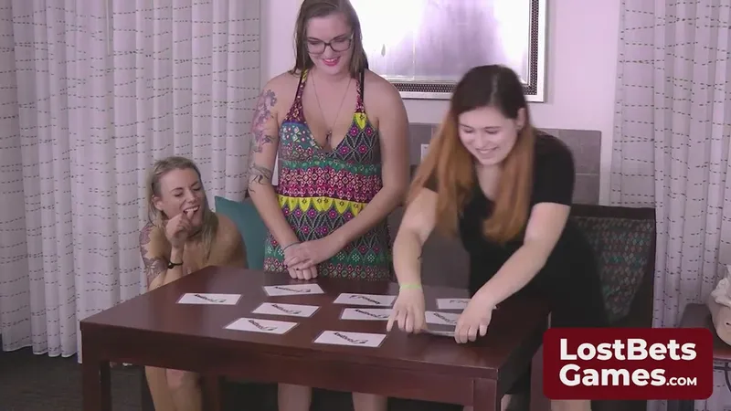 Lesbians Eat Pussies After Strip Game